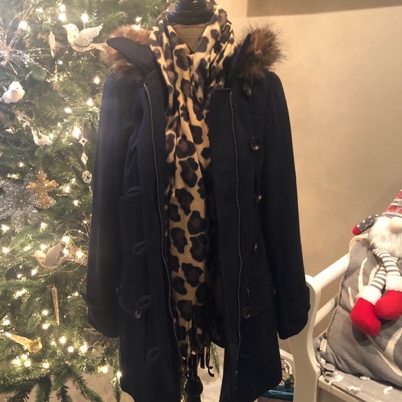 Gorgeous coat with fur hood! - Picture 6 of 9